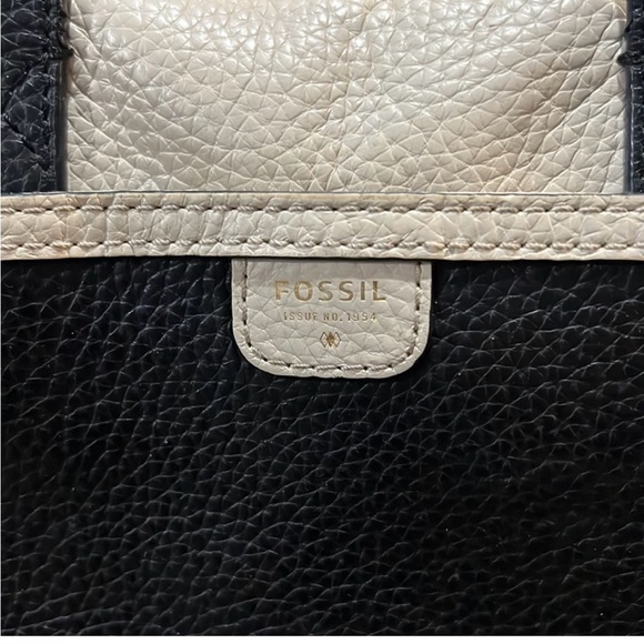 Fossil purse -EUC genuine leather - Picture 5 of 10